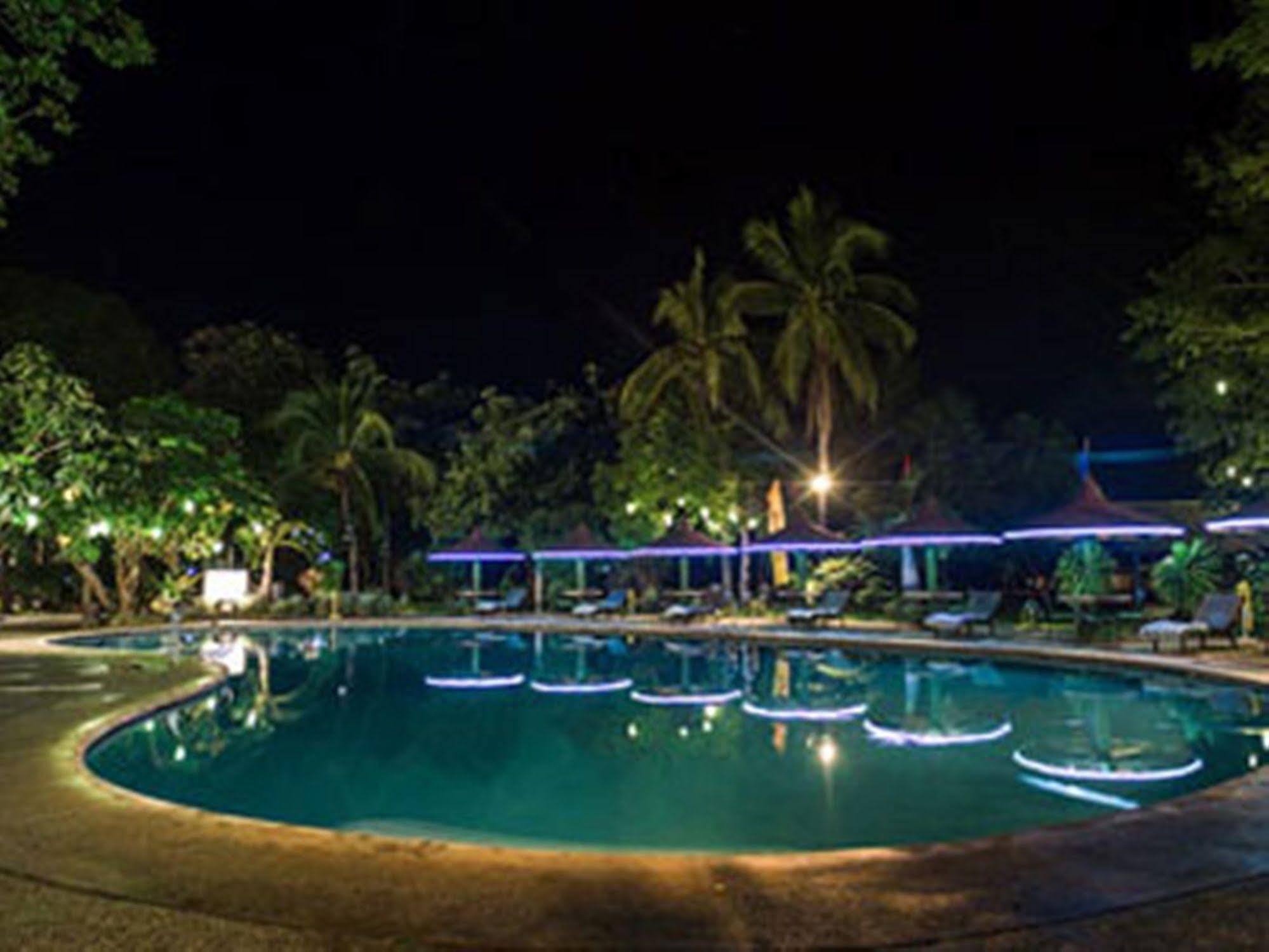 Matabungkay Beach Hotel Lian Eksteriør billede